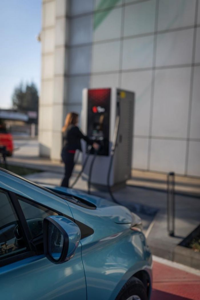 Ankara-Nide Otoyolu'nun ilk elektrikli arj istasyonu kuruldu