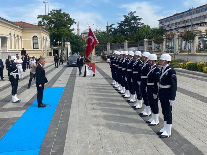 Yeni stanbul Valisi Davut Gl greve balad