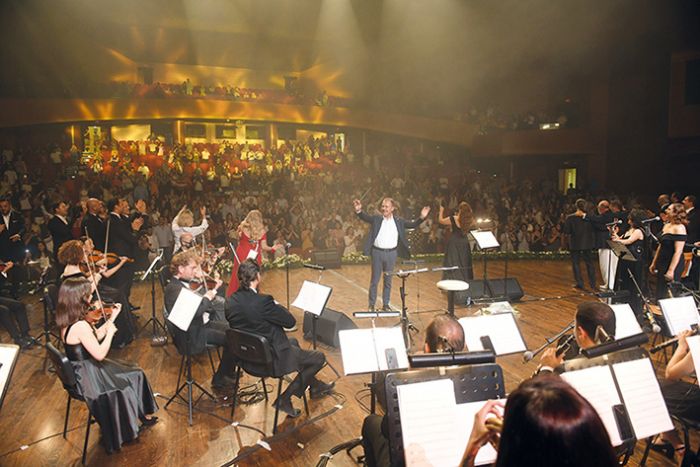 Seerin orkestra eflii ile Mersinden eitlie ses verildi