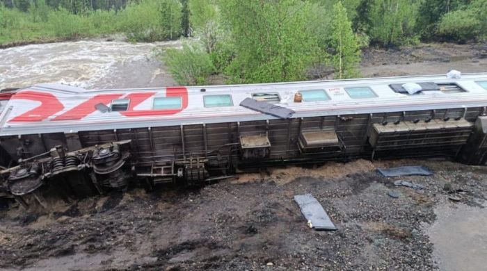 Rusya'da yolcu treni raydan kt