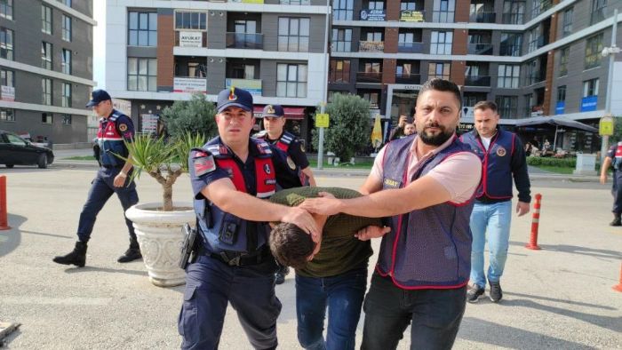 Edirne'de vahet: Babasn ldrp paralara bld, yakp dere yatana att