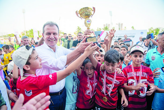 Mersin Bykehir Belediye Bakan Vahap Seer, U11-U12 Futbol enlii’ dl trenine katld