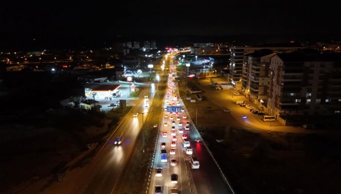 Tatilciler erken dne geti: 43 ilin gei gzergahnda trafik younluu