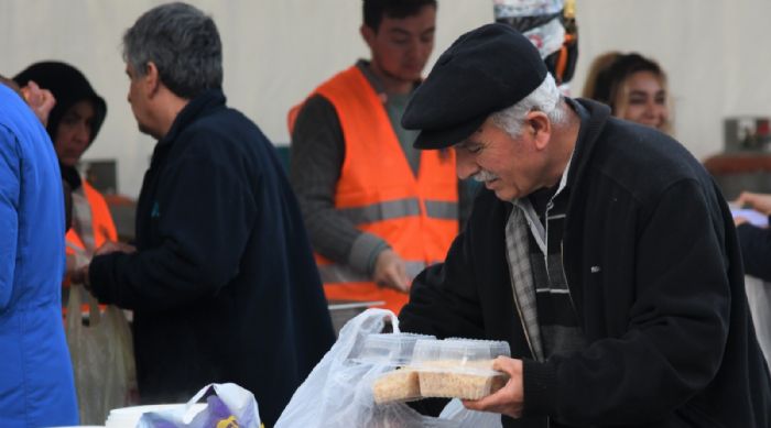 SBB deprem blgesinde 750 bin kiilik scak yemek datt