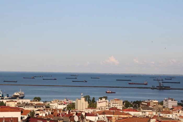 Onlarca gemi Samsun aklarnda bekliyor