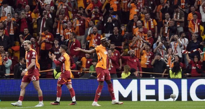 Galatasaray, Fenerbahe ile puan farkn ma fazlasyla 10a kard