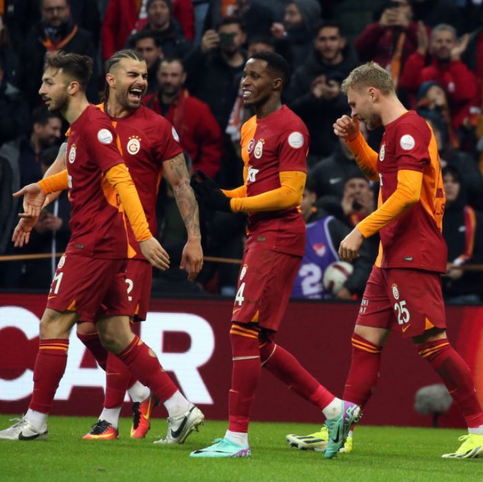 Galatasaray liderlik yarna devam ediyor