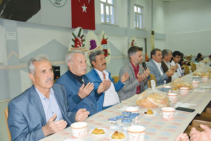 nvar, belediye personeli ve aileleriyle iftarda bir araya geldi