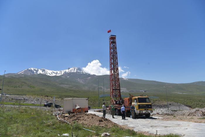 Erciyes’te Jeotermal Kuyu almalar Tm Hzyla Devam Ediyor