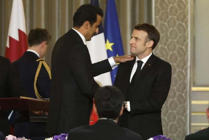 Fransa Cumhurbakan Macron ile Katar Emiri Al Thani ile bir araya geldi