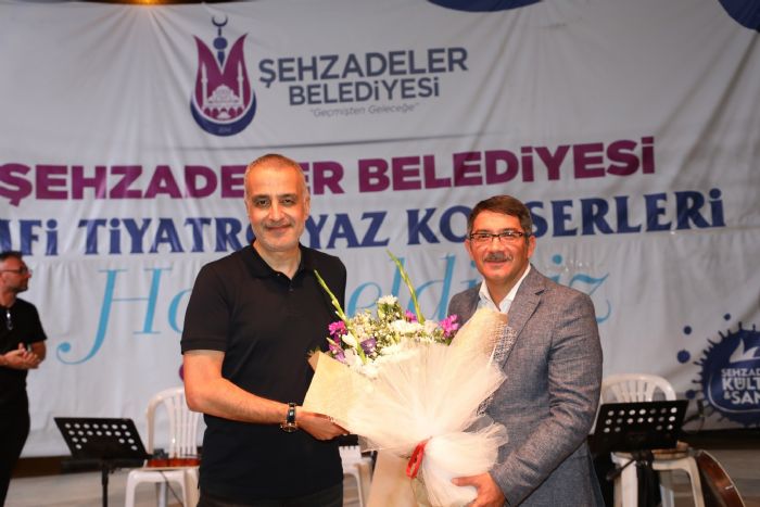 ehzadeler Belediyesi, yazar Bekir Develi'yi arlad