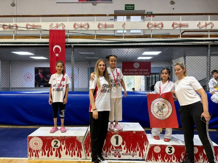 Manisa BBSK Karate Takm Manisa ampiyonu oldu