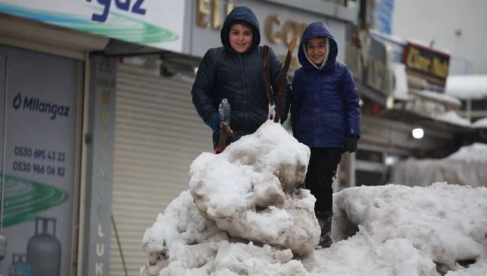 Hakkari'de eitime 1 gn ara verildi