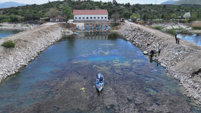 Dalglar Eirdir Glnde temizlik almas yapt