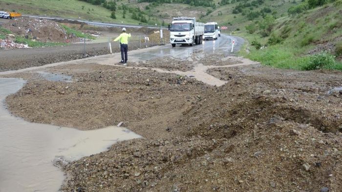 Yozgatta iddetli ya toprak kaymasna neden oldu