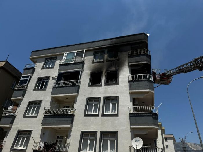  tfaiye ekibi yanan evdeki bebei son anda kurtard