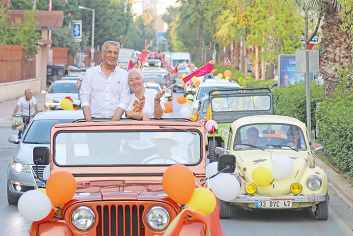 Soli Gne Festivali korteji renkli grntler oluturdu