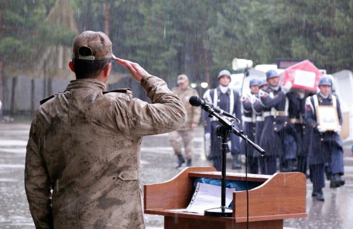 ehit karakol komutan trenle memleketine uurland