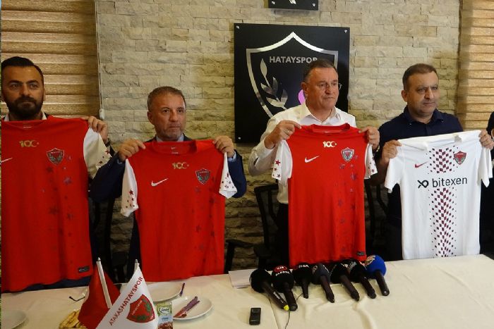 Ataka Hatayspor’un yeni sezonda giyecei formalar basna tantld