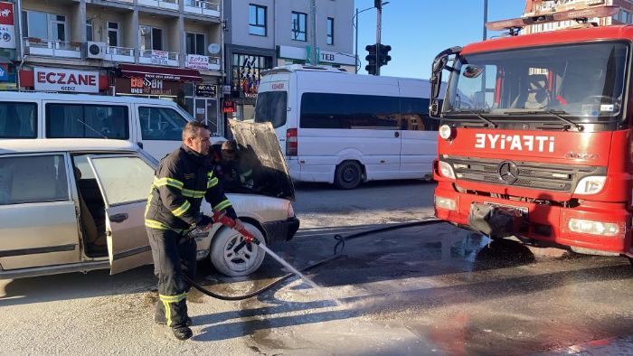 Benzin hortumu patlayan otomobil alevlere teslim oldu