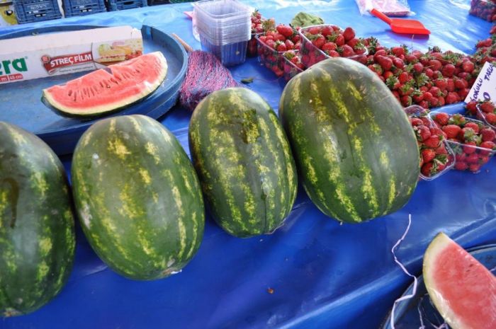 Karpuz pazar tezgahlarnda yerini almaya balad