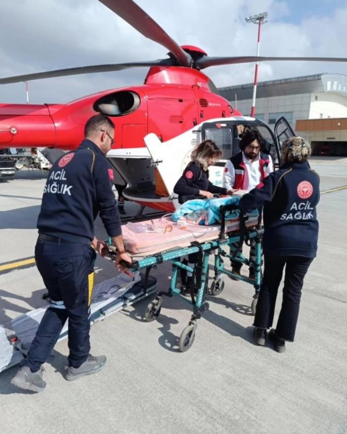 rnak ve Bahesarayda ambulans helikopter bebek hastalar iin havaland