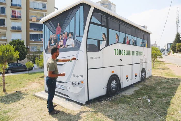 Toroslarda elektrik trafosu belediye servis otobs grnmne dnt