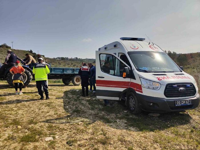 Tarlada devrilen traktrn zerinden savrulan ifti yaraland