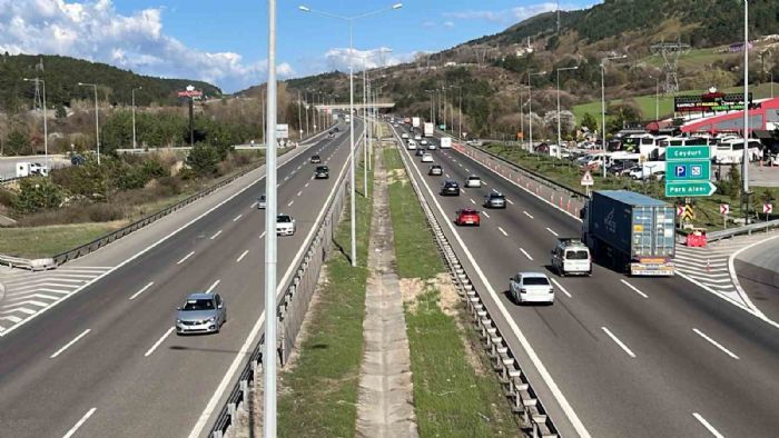 TEM Otoyolunun Bolu geiinde trafik akc seyrediyor