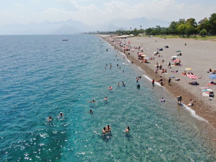 Antalyada nem yzde 80i buldu, sahiller doldu