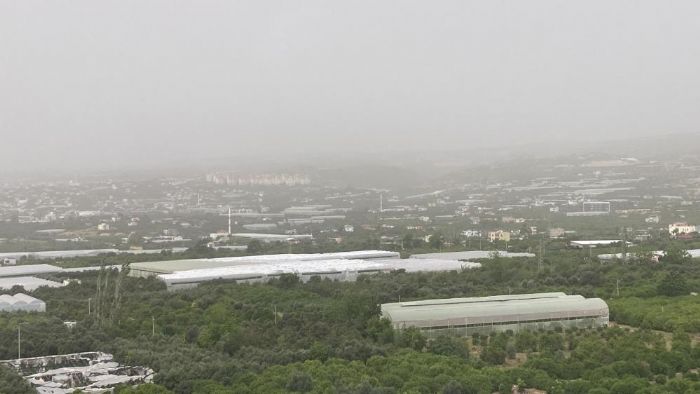 Mersin'i toz bulutu kaplad, aralar amura buland