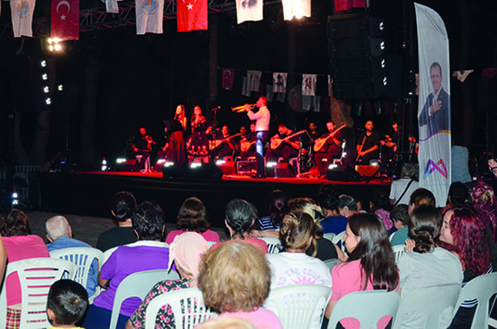 Mersin Bykehirden Tarsus amalanda halayl, trkl konser