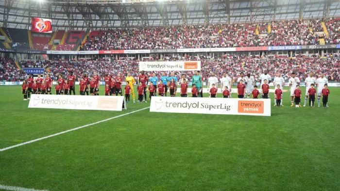 Gaziantep FK: 0 - Fatih Karagmrk: 0 (Ma devam ediyor)