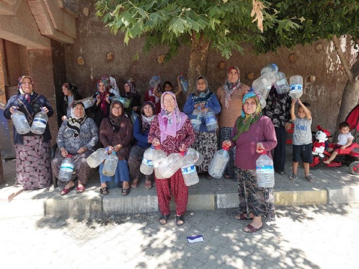 Depremden sonra suyu kesilen mahalle zm bekliyor