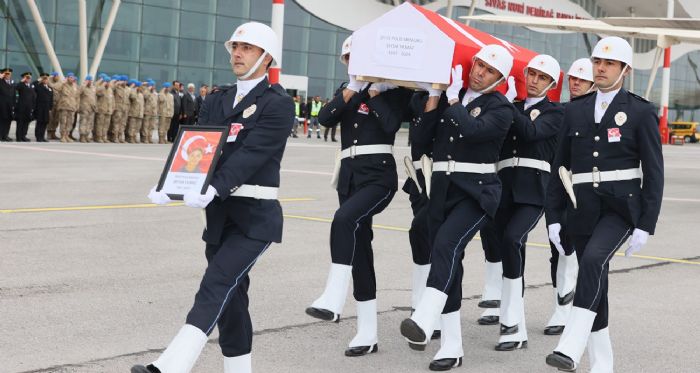 ehit polis eyda Ylmazn cenazesi memleketi Sivasa getirildi