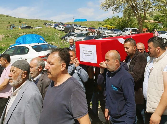 Trafik kazasnda hayatn kaybeden Uzman avu son yolculuuna uurland