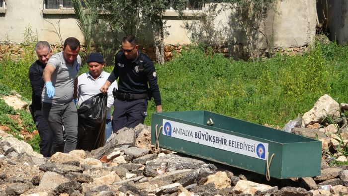 Cezaevinden izinli kan gen kadn bo arazide l bulundu