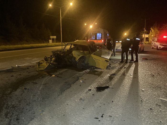 Alkoll ve ehliyetsiz src yol kenarnda duran tra arpt: 3 yaral