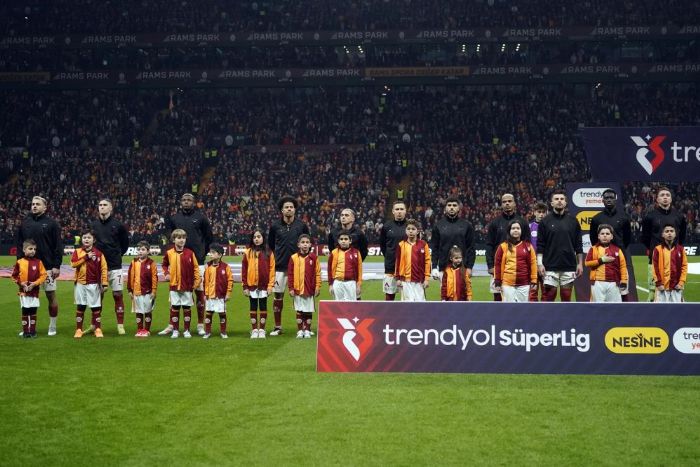 Galatasaray, Fenerbahe ile puan farkn korudu