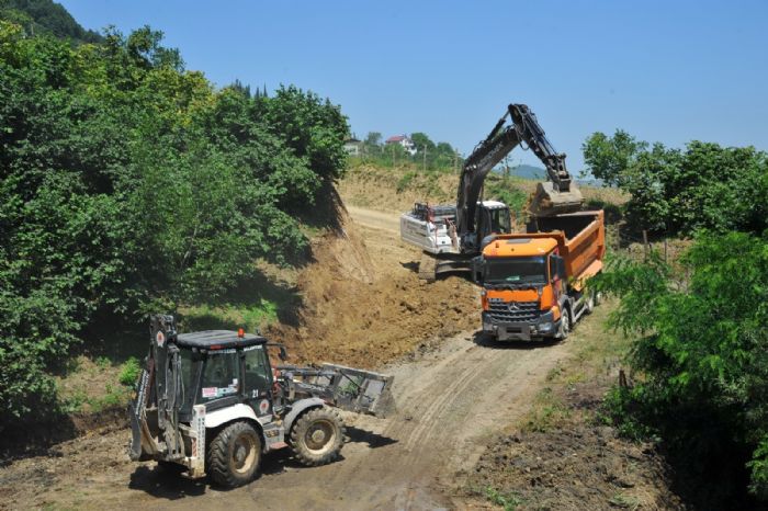 Yol problemi olan hibir mahalle kalmayacak