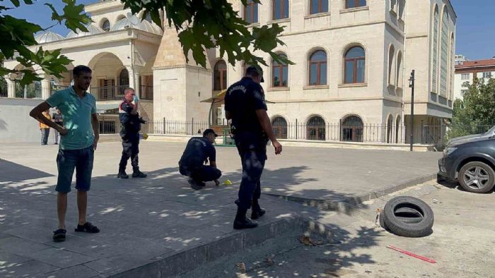 Namaz klmak iin camiye giderken merminin hedefi oldu