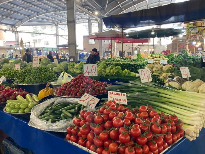 Souk hava nedeniyle halk pazar ilgi grmedi