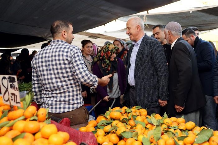 Bakan Gltak, pazar yerinde vatandalarn taleplerini dinledi