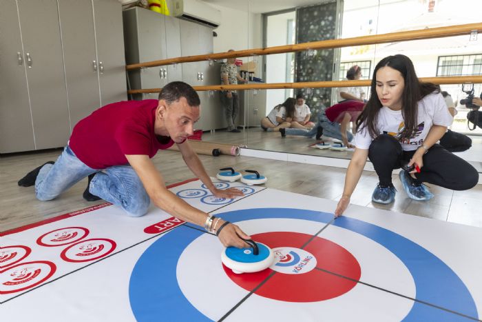 zel bireylere Floor Curling kursu