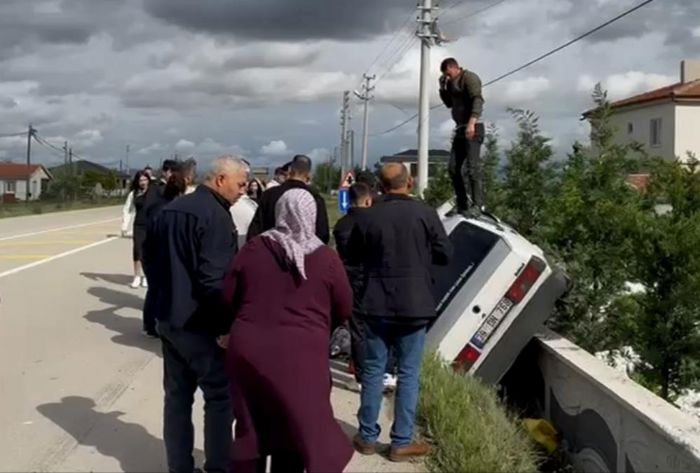  Arabann zerine kt, hem yarallar izledi hem salk ekiplerini arad