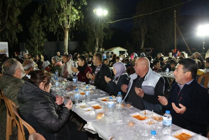 Marmariste iftar sofralar vatandalar buluturuyor