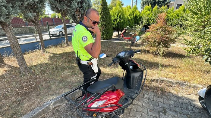 Motosiklet alarken polis grd