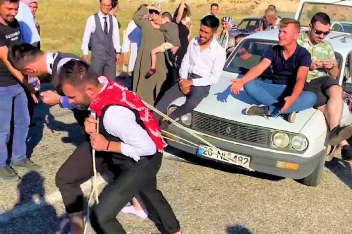 Damat ve sadcna eziyet olsun diye 1 tonluk arac ektirdiler