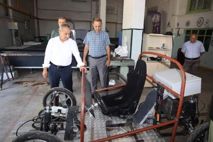 renciler elektrikli aracn kendi yapyor