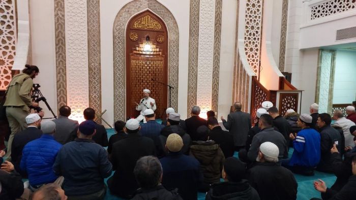 Diyanet leri Bakan Erba Rizelilerle sabah namaznda bulutu